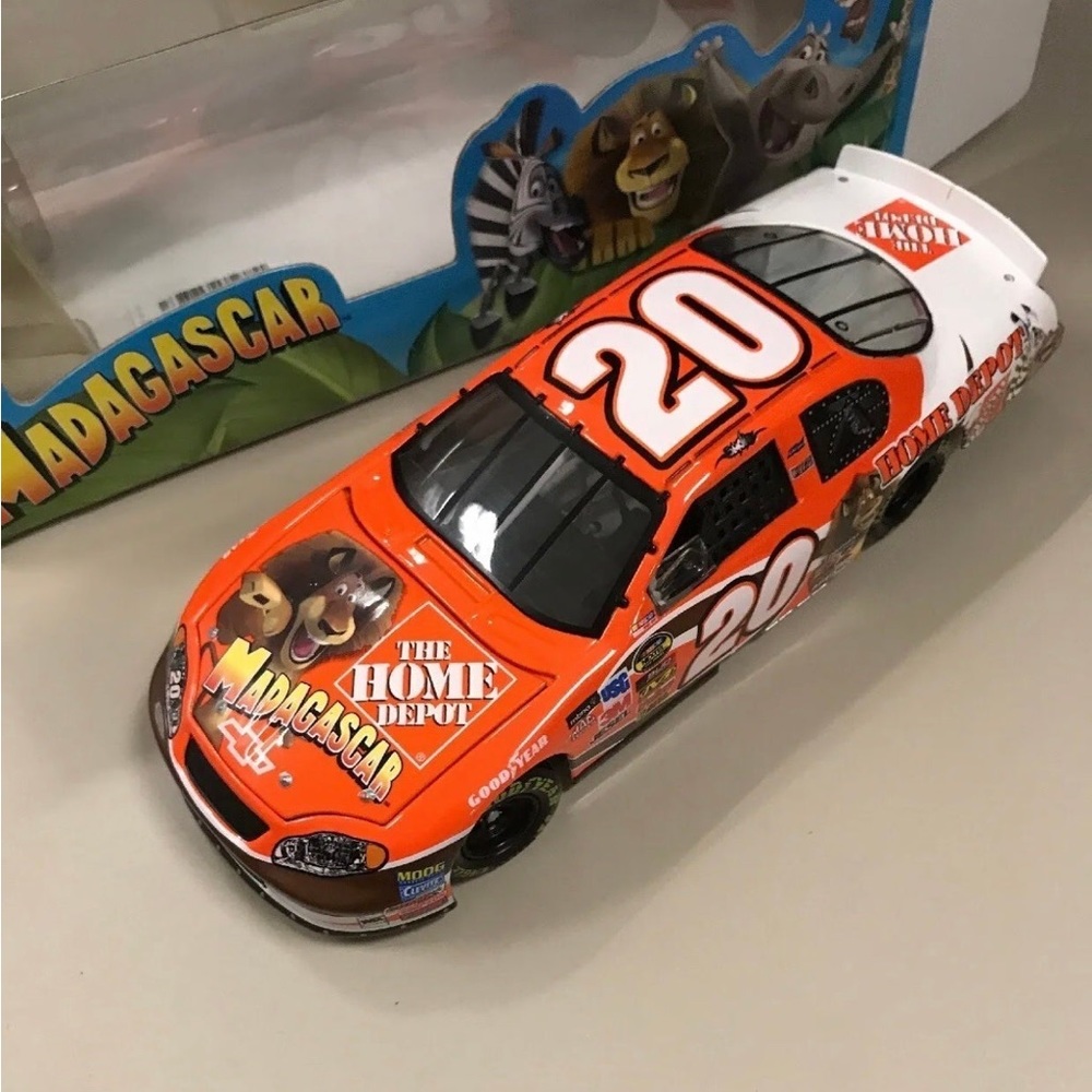 2005 TONY STEWART #20 MADAGASCAR 1:24 NASCAR DIE-CAST.